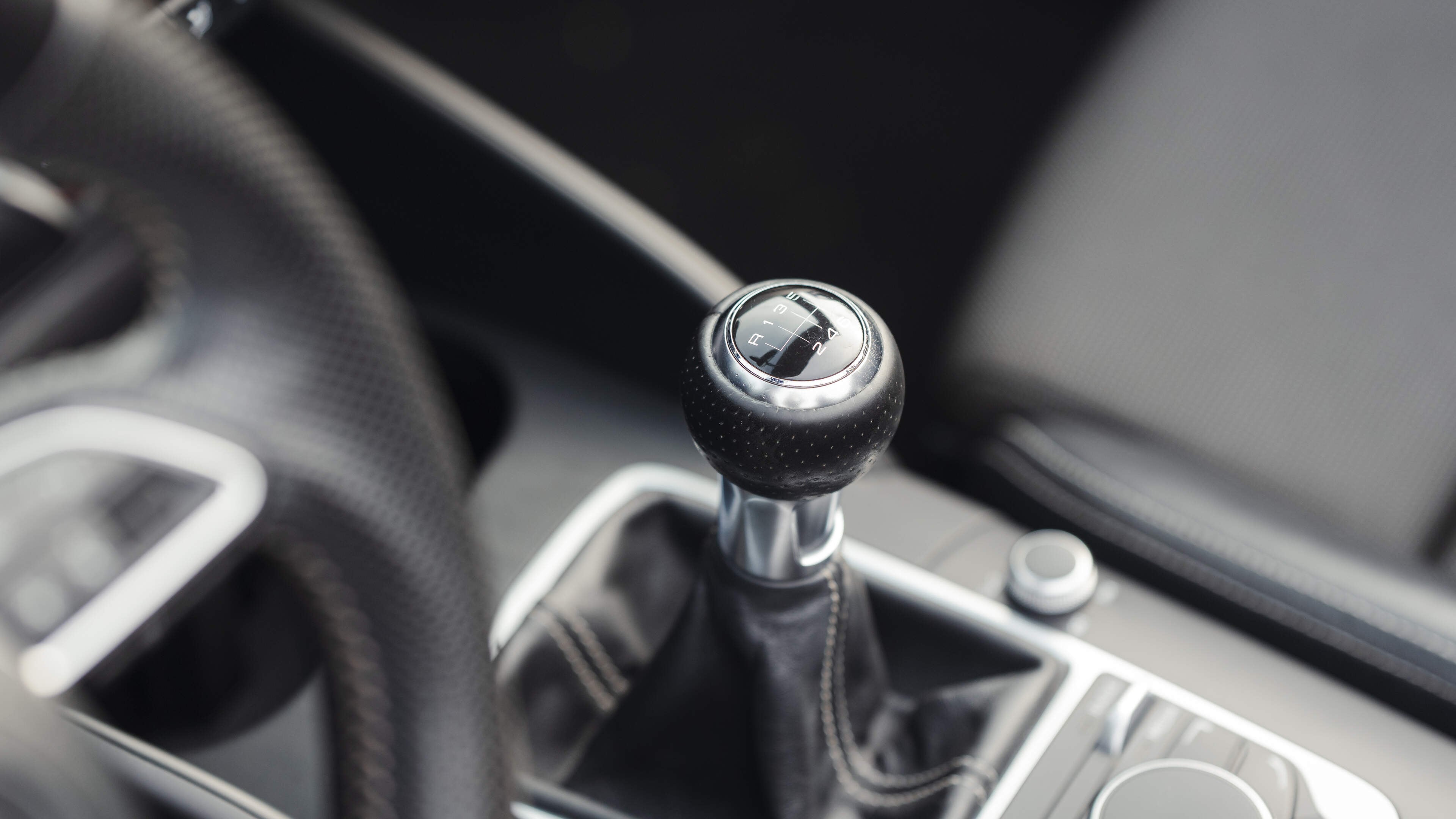 Half Nederland rijdt nu in een automaat, maar is het ook echt beter dan zelf schakelen?